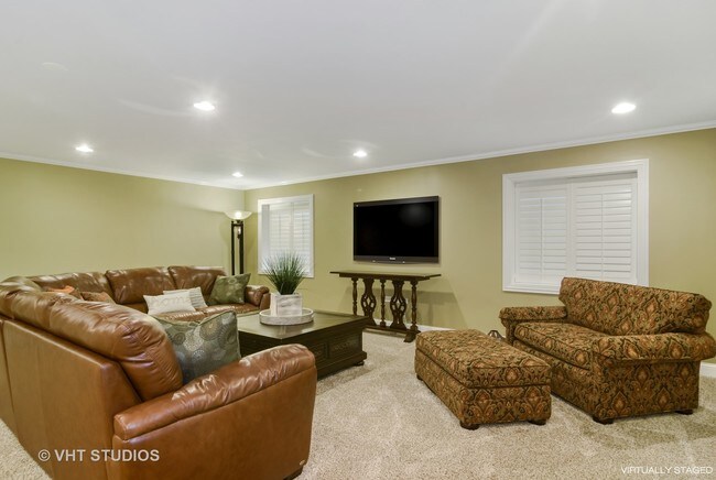 Building Photo - 21 Doral Dr
