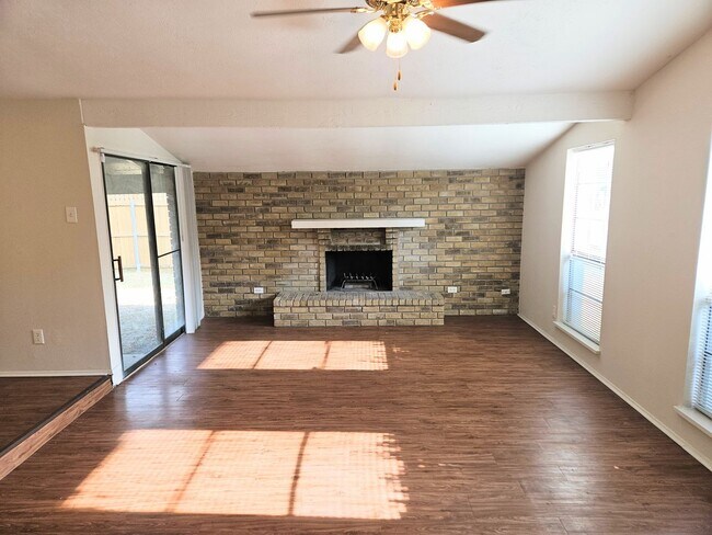 Building Photo - Single Story home In Arlington off Little ...