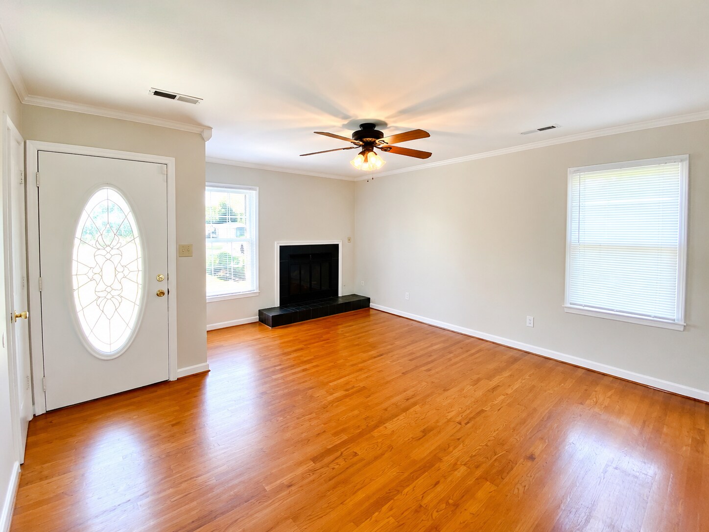 Living room - 303 Rutherford Ave NW