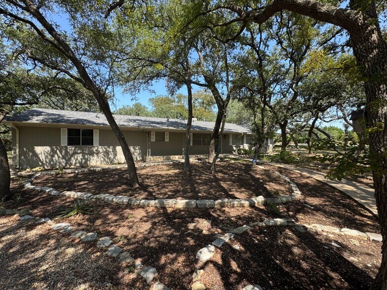 Primary Photo - 1880 Royal St