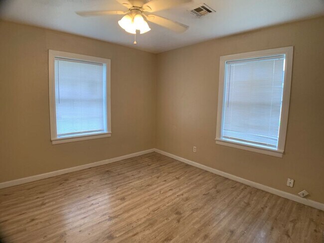 Building Photo - Three Bedroom SW OKC