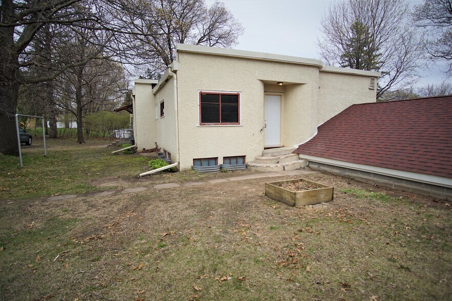 Building Photo - 15234 Upper 61st St N