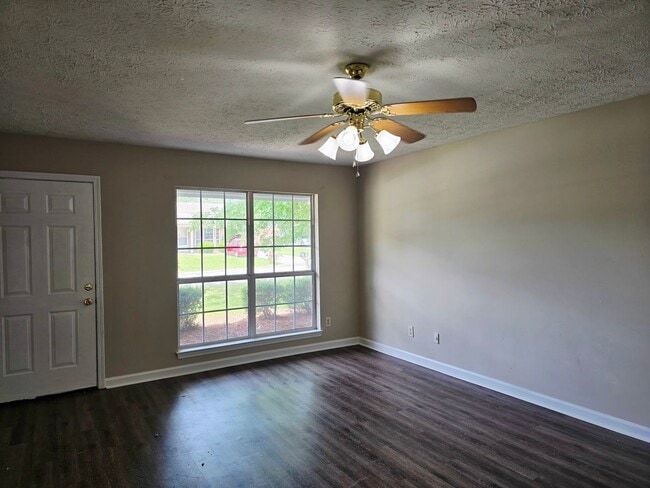Building Photo - Pebblecreek Dr #17 &amp; 19
