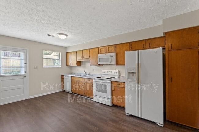 Building Photo - 4029 Victoria Way