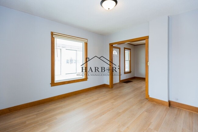Building Photo - 3 Bedroom Home Available!