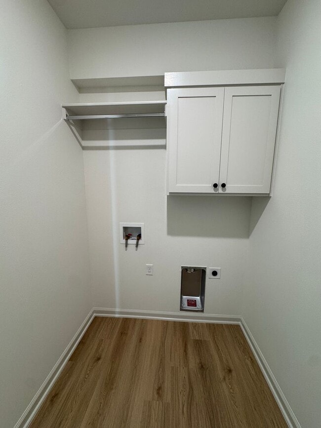 Building Photo - 3 Bed | 2 Bath Luxury Duplex | The Flats o...