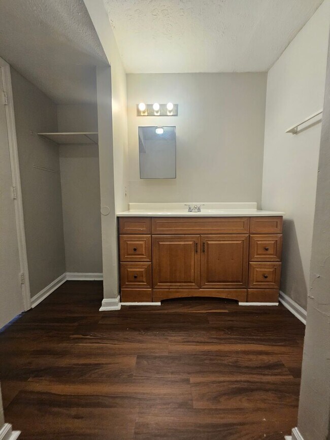 Building Photo - Conveniently Located Affordable Condo For Rent
