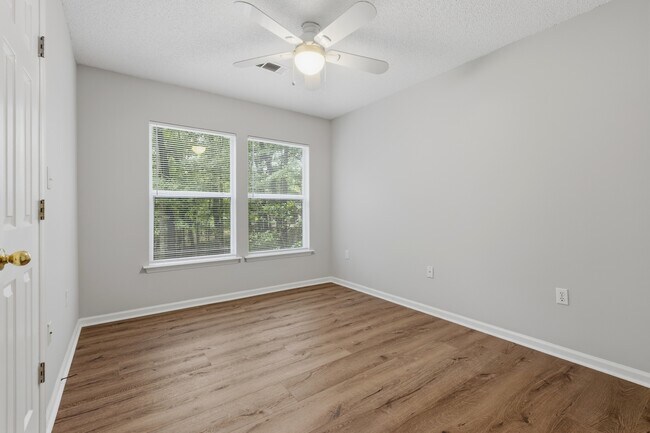 Building Photo - 379 Butternut Dr