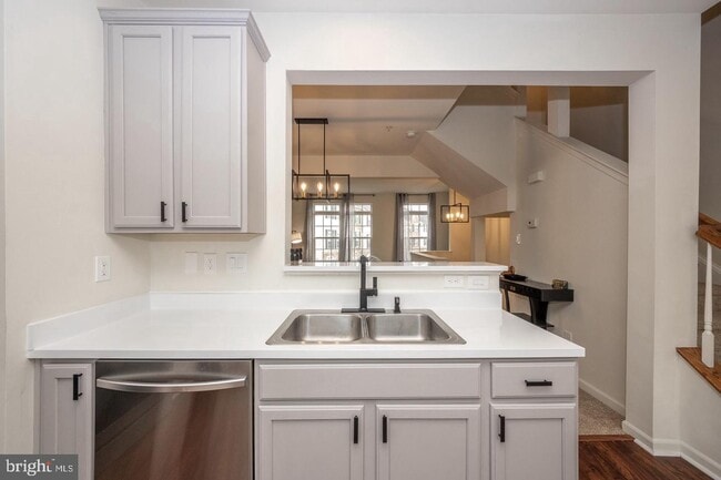 Building Photo - 1644 Oakridge Ln