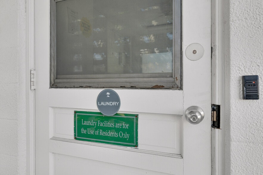 Building Photo - 1140 S Orlando Ave