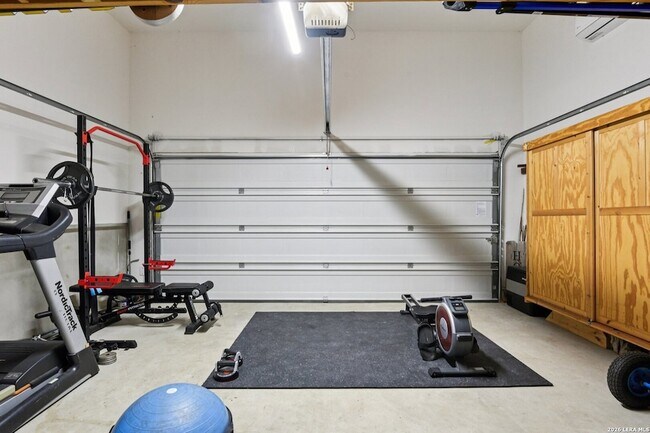 Building Photo - 13030 Vista Holw