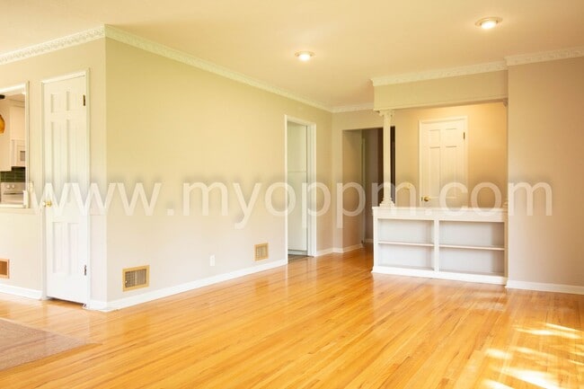 Building Photo - UPDATED 4bedroom Ranch Home!  $600 off the Deposit!!!