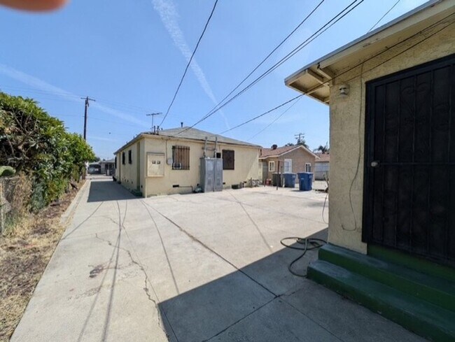 Building Photo - 1231 S Duncan Ave