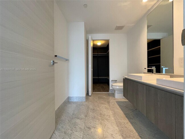 Building Photo - 801 S Miami Ave