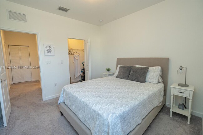 Building Photo - 139 NE 27th Terrace