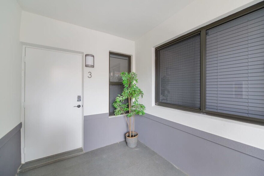 Building Photo - 700 SW 11th Ave