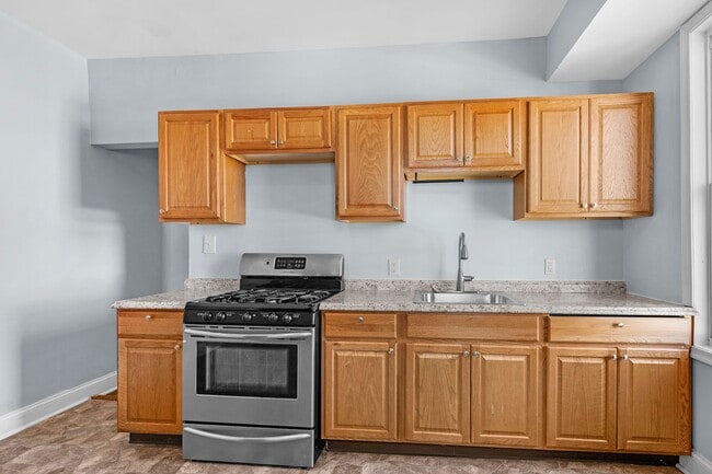 Building Photo - 3501 Oakmont Ave