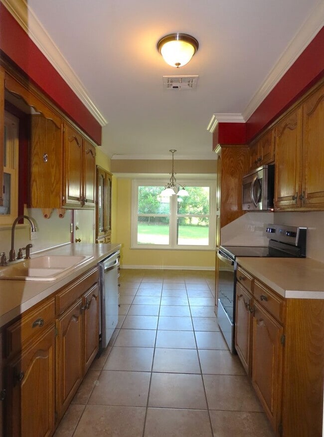 Building Photo - South Tyler! Lovely 3 Bedroom, 2 Bath Hous...