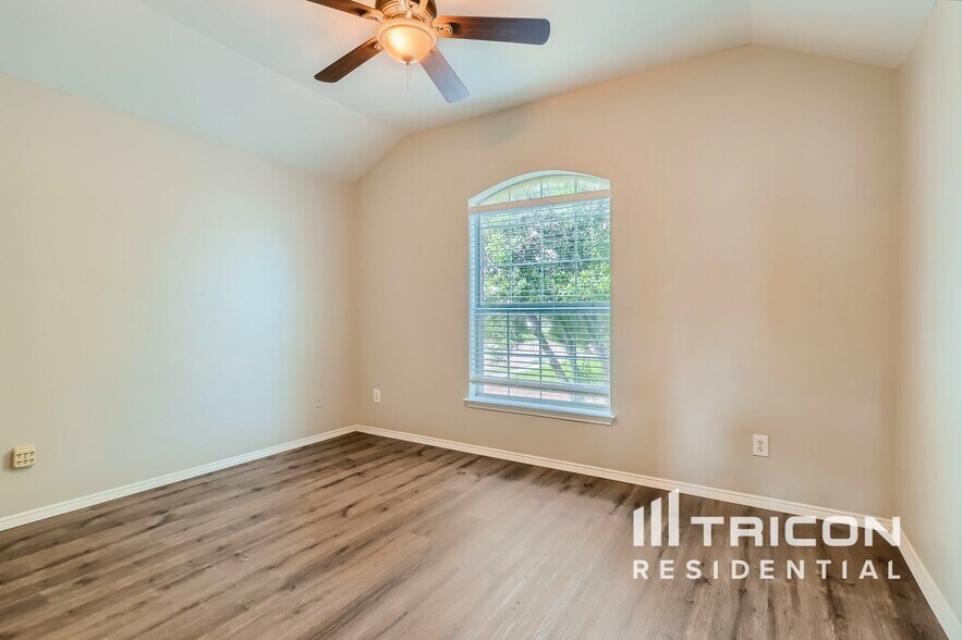 Building Photo - 5824 Somerton Dr