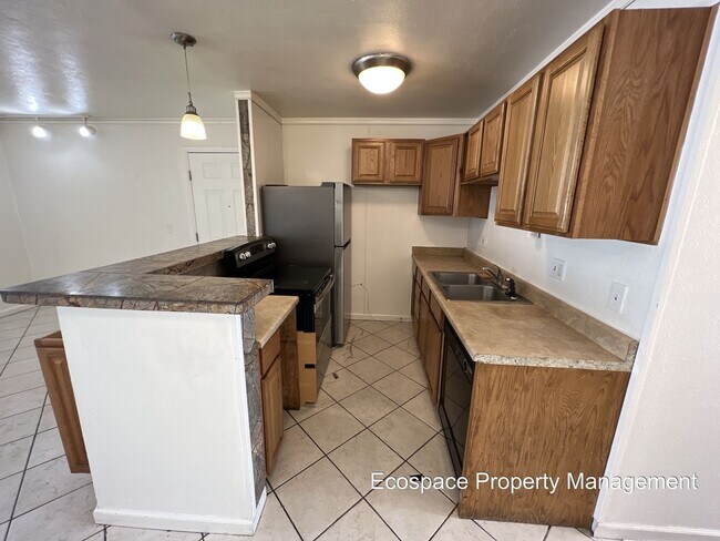 Building Photo - 2 Bedroom 1 Bathroom Apartment in Aurora