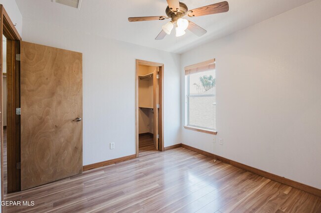 Building Photo - 3733 Tierra Campa Dr