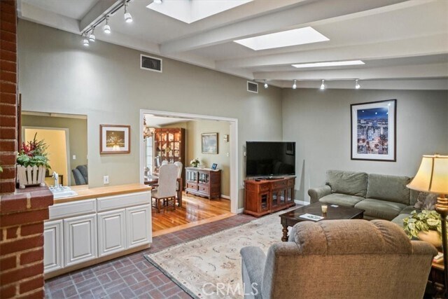 Building Photo - 10419 Bloomfield St