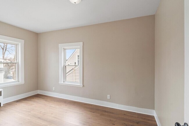 Building Photo - 20 School St