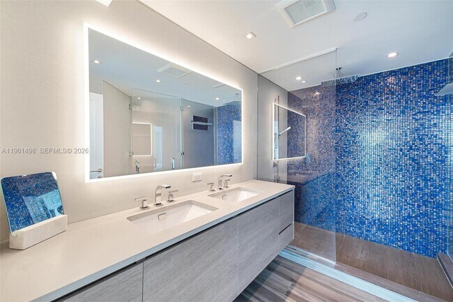 Building Photo - 1331 Brickell Bay Dr