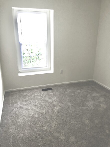 Building Photo - 46808 Trumpet Cir