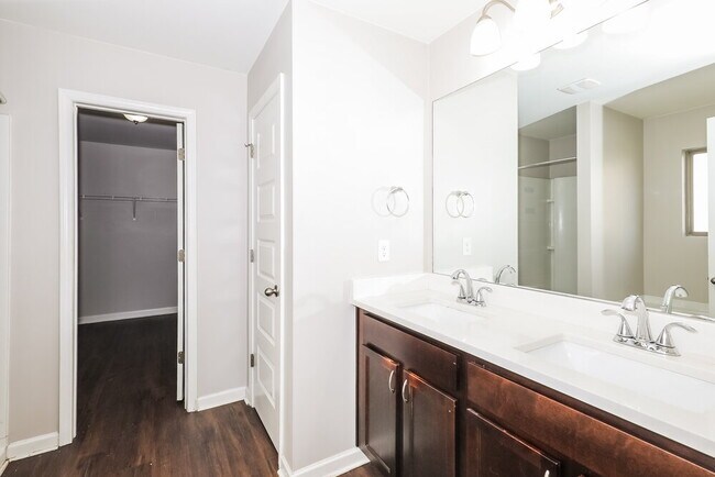 Building Photo - 560 Sedona Loop