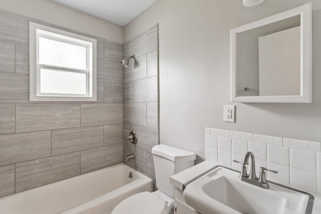 Building Photo - COMING SOON! 3 Bedroom 1 Bathroom in Grand...