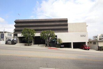 Building Photo - Overland Palms