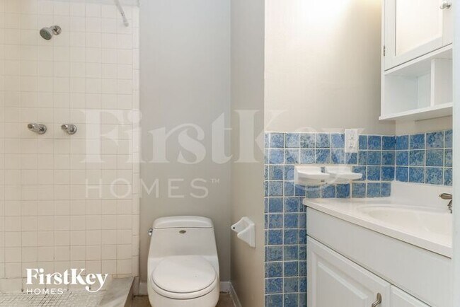 Building Photo - 1007 Park St