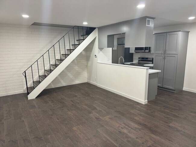 Building Photo - Condominium for Rent in Sacramento, CA