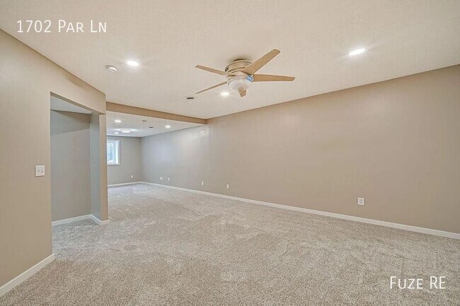 Building Photo - 1702 Par Ln