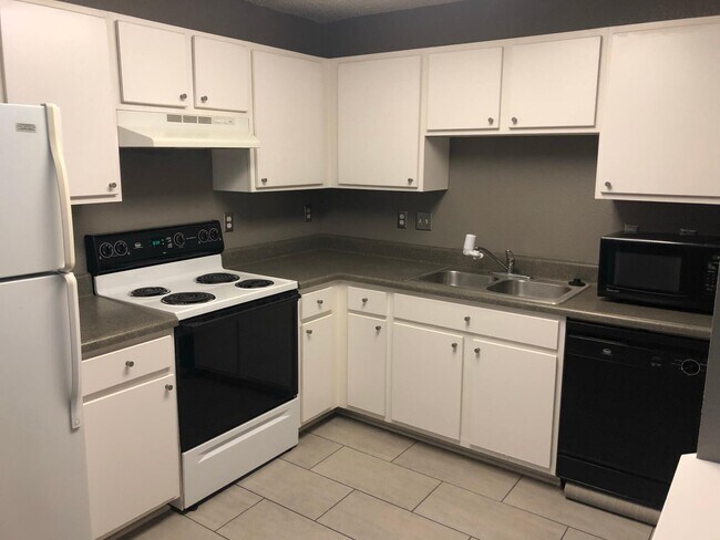 Building Photo - 16955 Toronto Ave SE