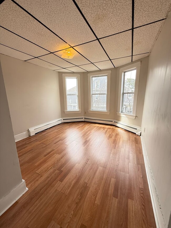 Building Photo - 72 Broadway