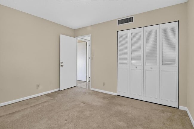 Building Photo - 4140 NW 44th Ave