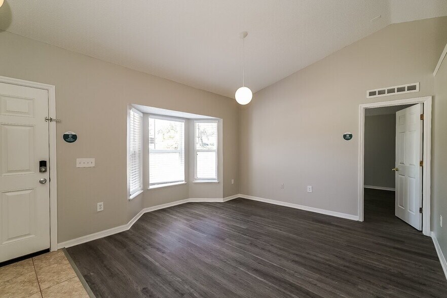 Building Photo - 5511 Ashland Dr