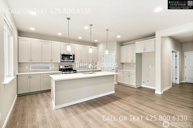 Building Photo - 16217 8th Ave E