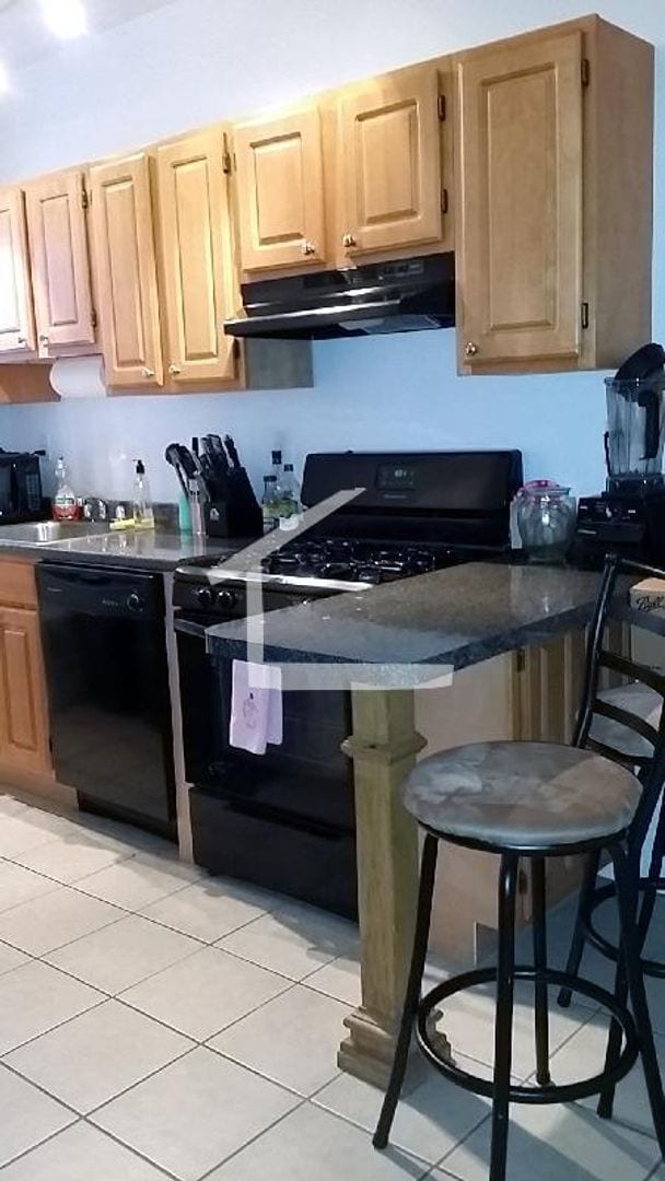 Building Photo - Renovated 3 bed. 1.5 bathroom on Cleveland Circle. Parking for Rent. Laundry is in the Building.