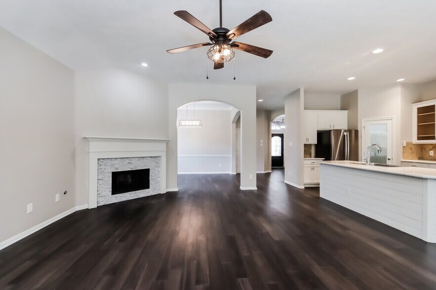 Building Photo - 25589 Oakhurst Forest Dr