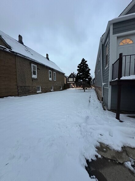 Building Photo - 3743 S Kedzie Ave