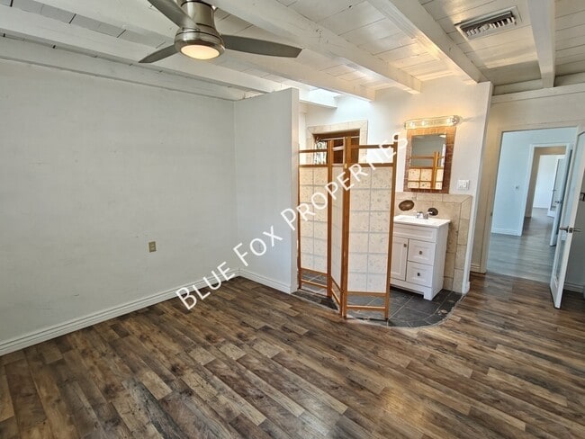Building Photo - 2233 N Isabel Blvd