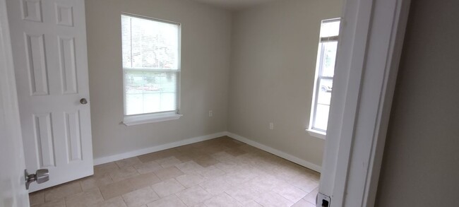 Building Photo - 2508 Ray Weiland Dr