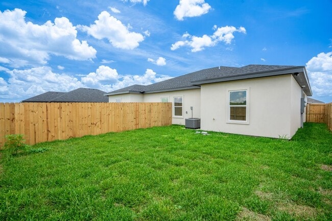 Building Photo - 1010 Escondido Ln E