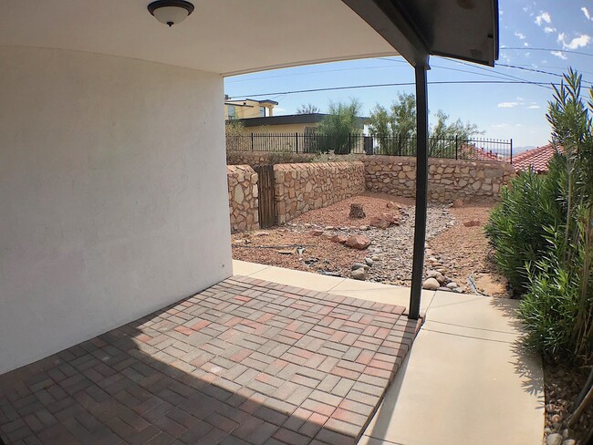 Building Photo - 2418 Pittsburg Ave