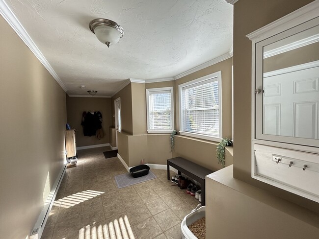 Building Photo - 90 High St