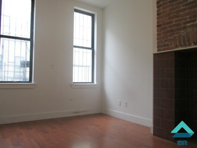 Building Photo - 290 Harman St