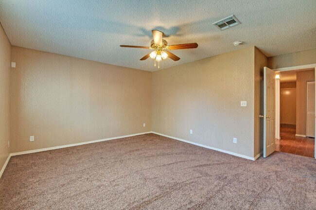 Building Photo - Gorgeous and Spacious Eastside Home for Rent with Refrigerated Air!